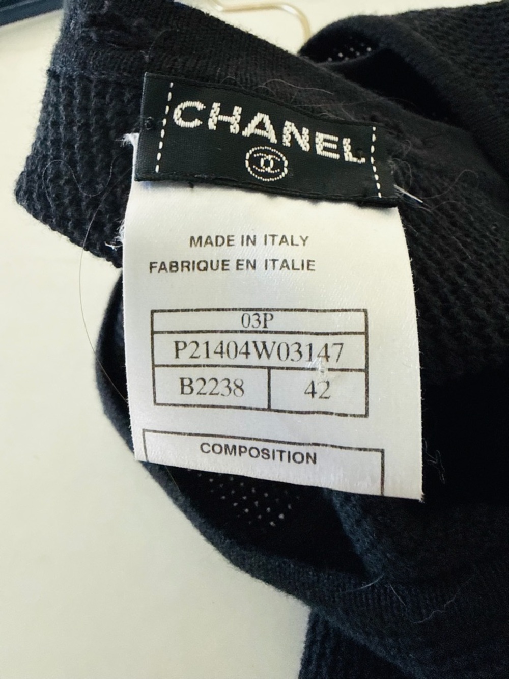 ⭐️Chanel Black Sleeveless Knit Top - Picture 9 of 9